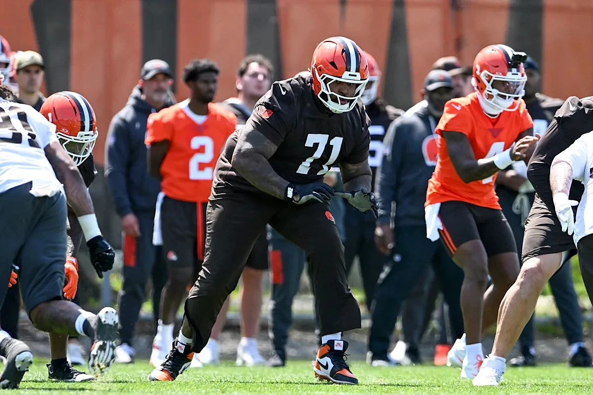 Who did the Texans take with the pick from the Tytus Howard trade?