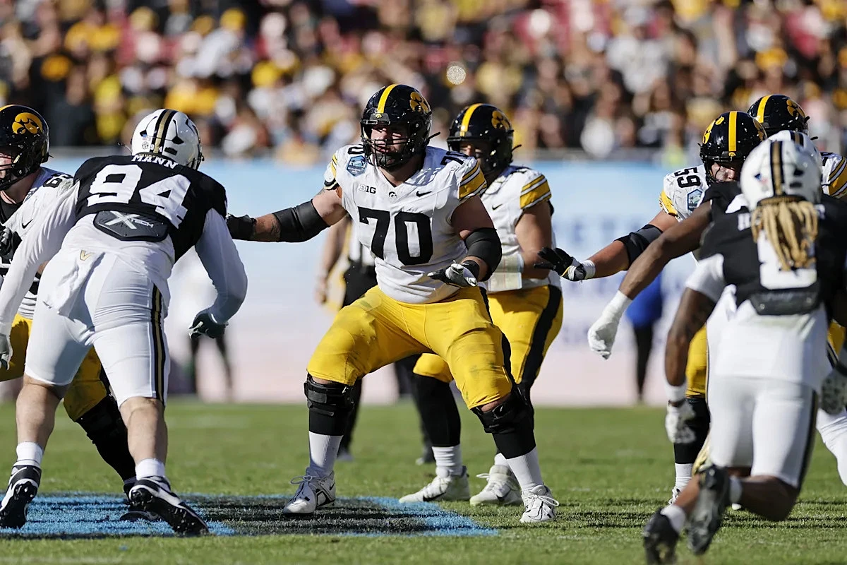 Seahawks 2026 draft: Seattle trades into 5th round, takes Iowa guard Beau Stephens