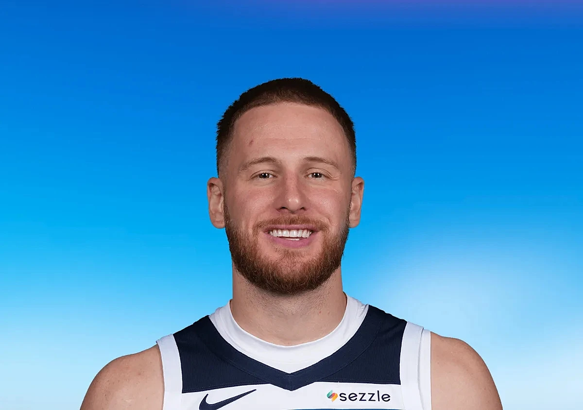 Donte DiVincenzo helped off the floor after suffering right leg injury
