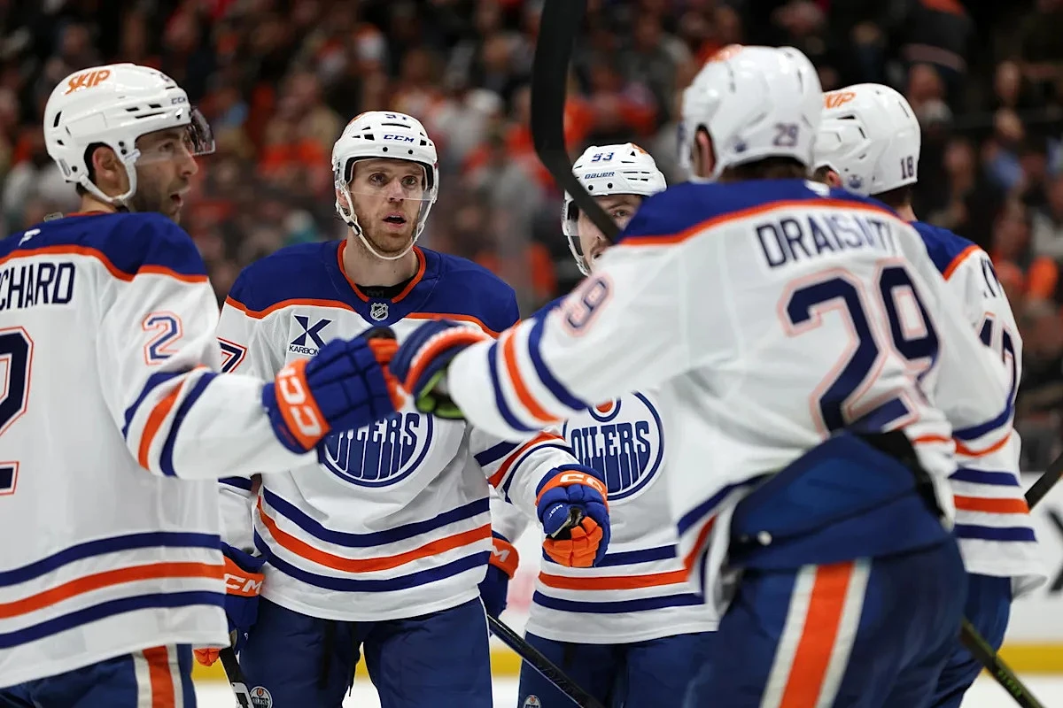NHL Playoffs Tracker: Series Results, Top Scorers, April 26 Schedule - Image 1