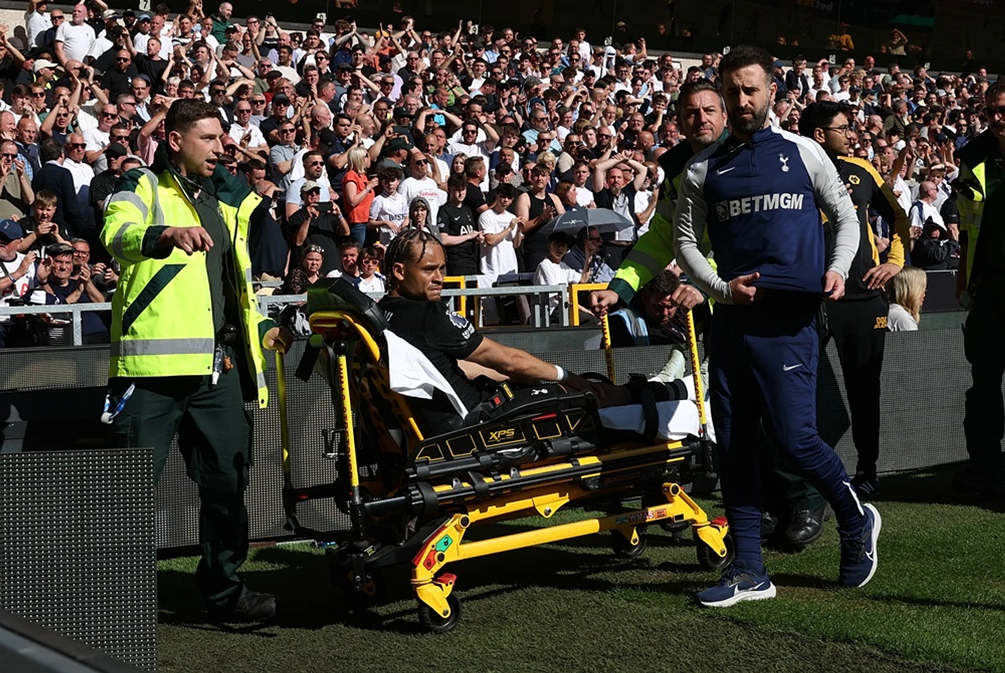 Spurs suffer new blow in relegation fight