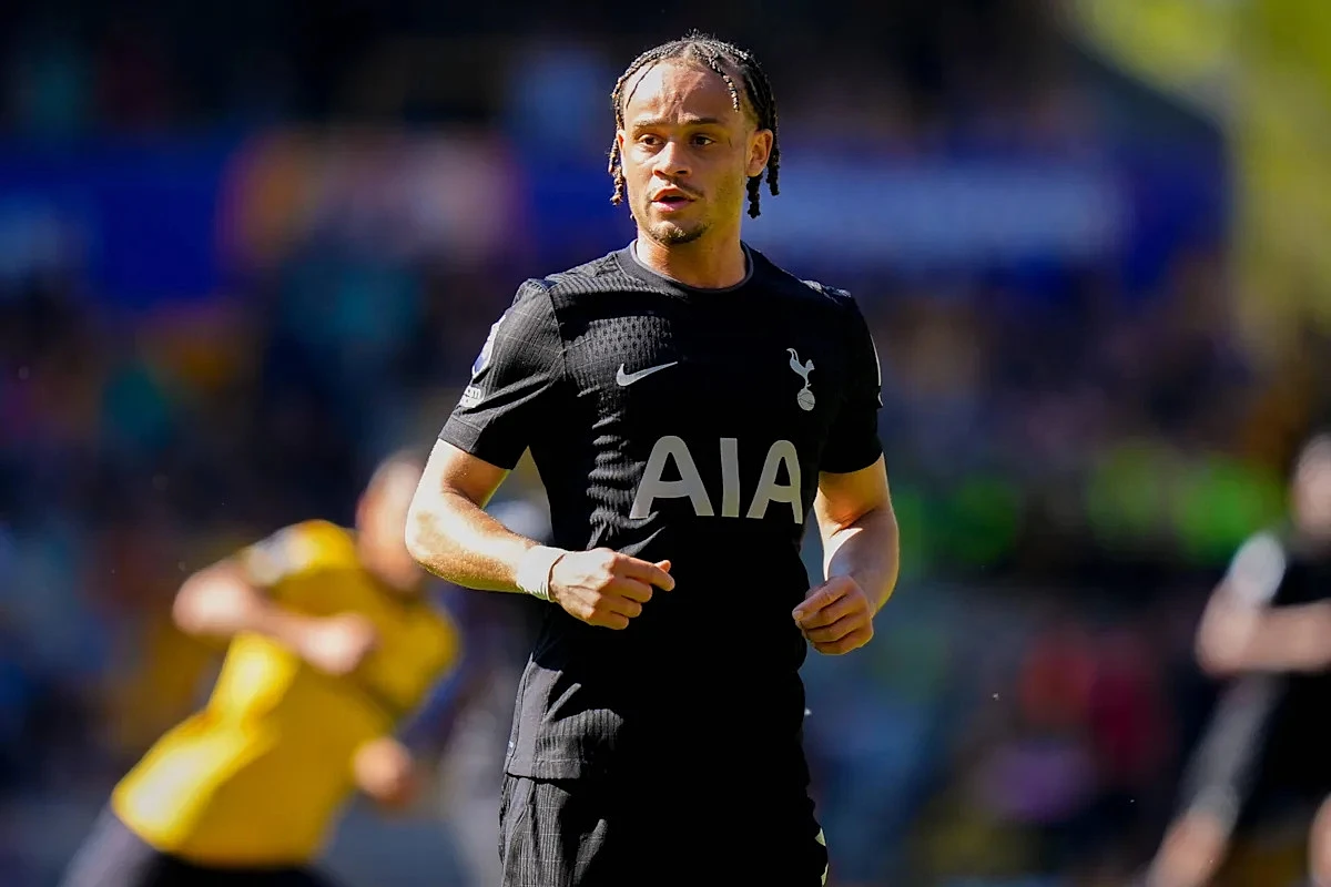 Manchester United could be set to move for Premier League midfielder
