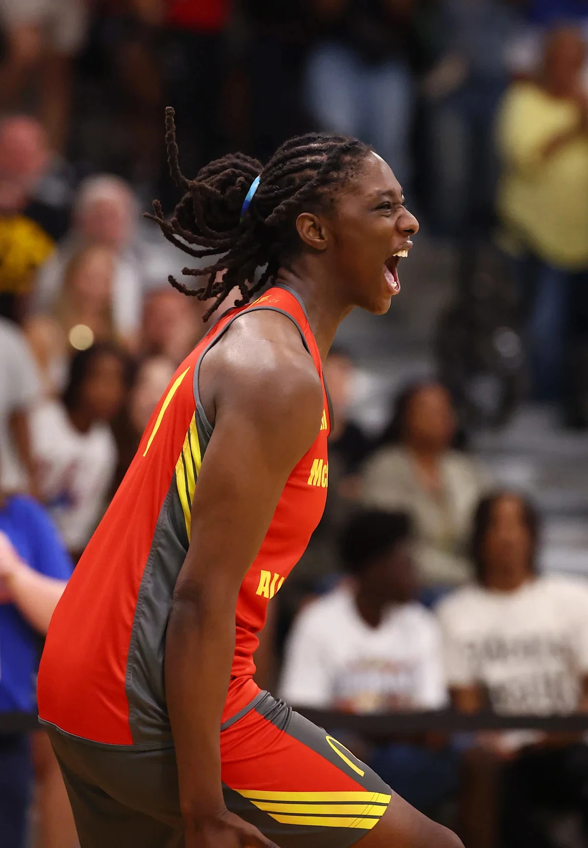 How Dawn Staley reacted to 5-star Oliviyah Edwards signing with South Carolina - Image 1