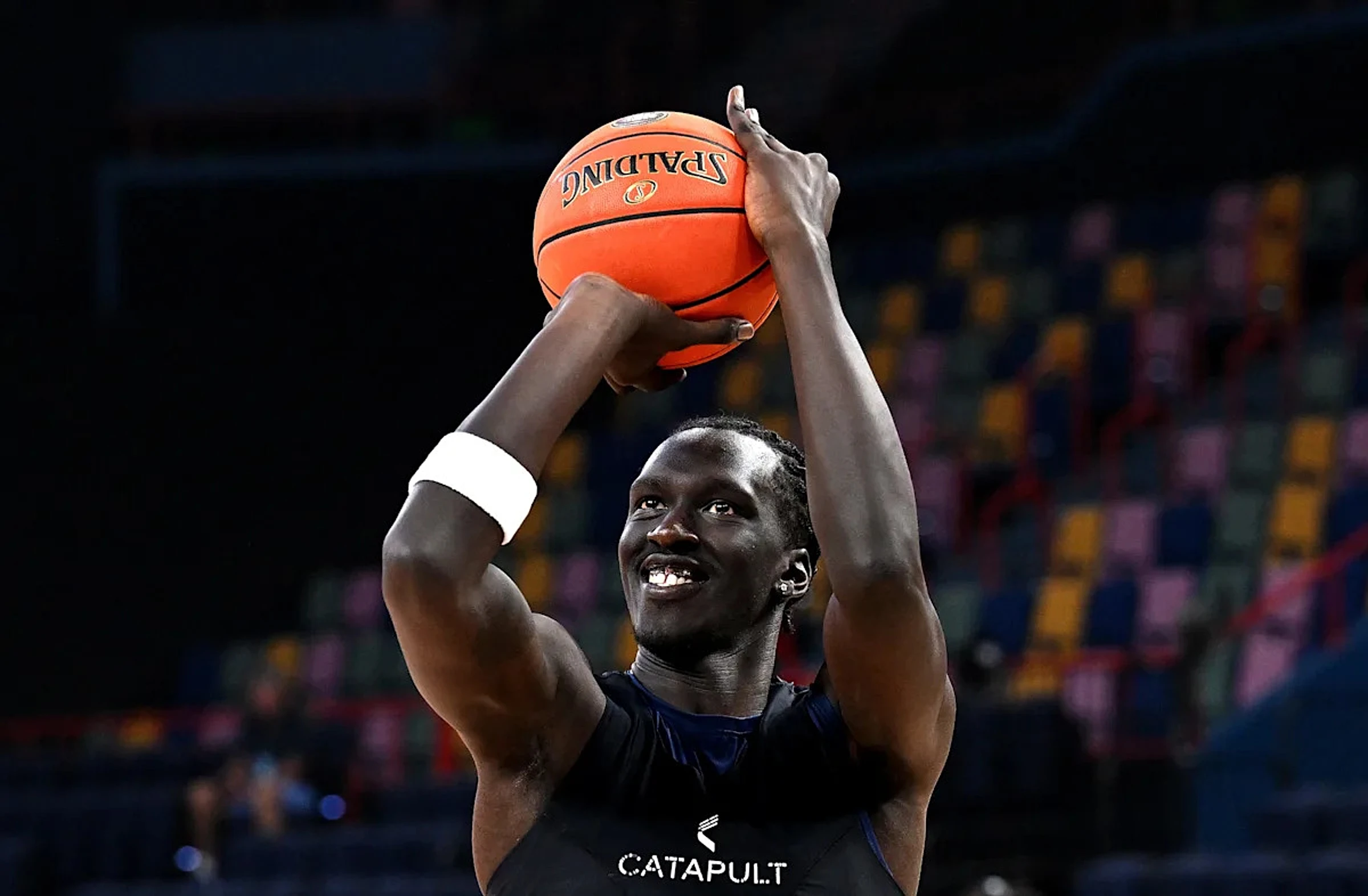 OU basketball signs Akoldah Gak, former G League center from Australia