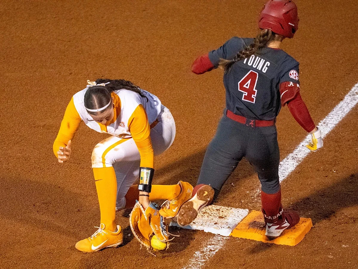 Alabama Softball Drops First SEC Series of the Season in Tough Loss to Tennessee