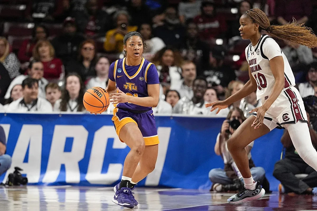 LSU Tigers Announce Signing Of Guard Chloe Larry