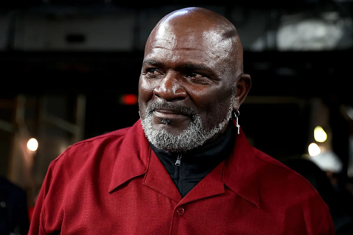 Report: Giants legend Lawrence Taylor battling pancreatitis