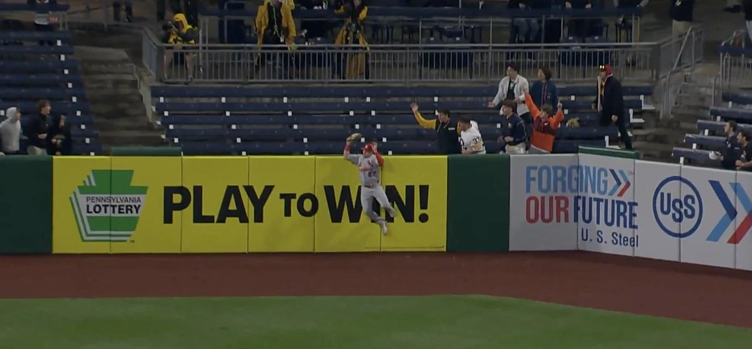 Watch: Cardinals' Church snags game-winning home run robbery vs. Pirates