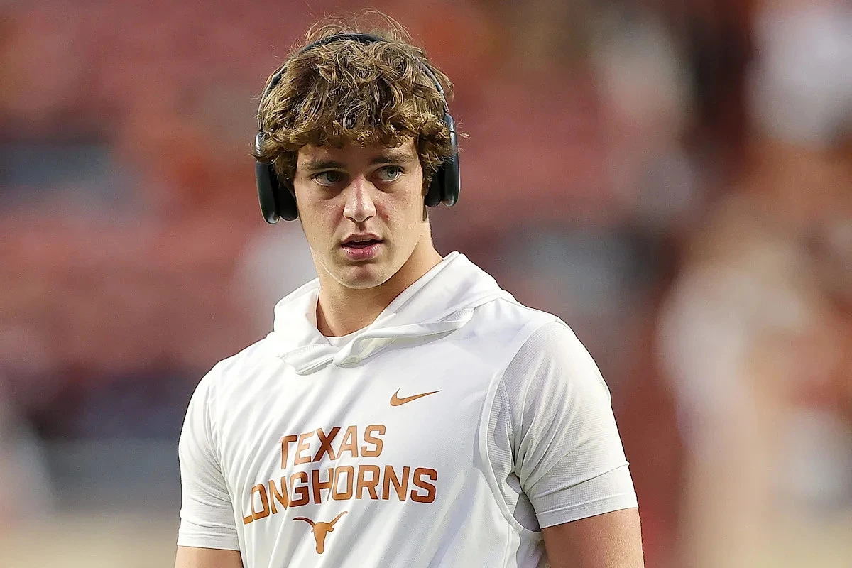 Texas QB Arch Manning shows off Cam Coleman monster dunk