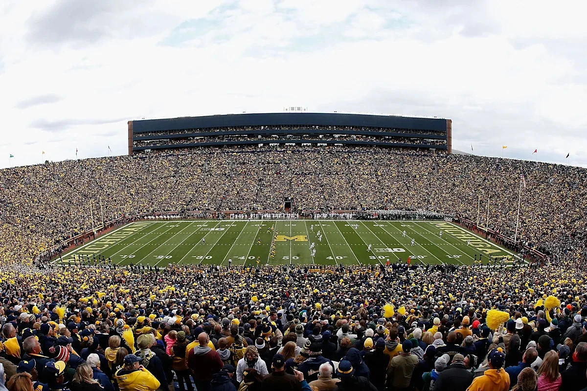Jakari Lipsey, four-star OL from Kalamazoo, picks Michigan football