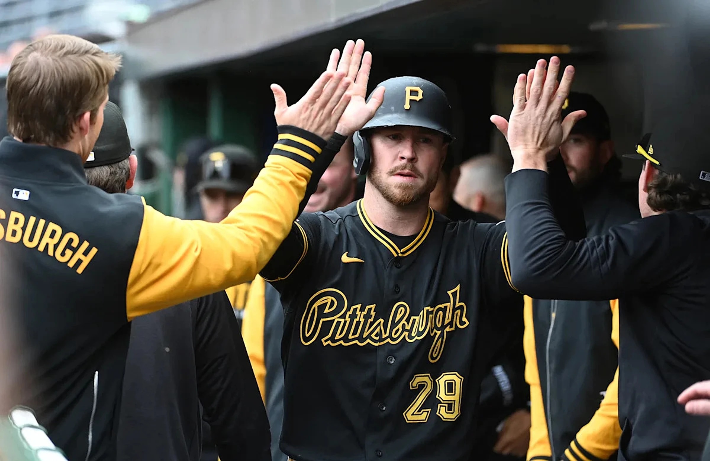 Pirates tie MLB record with 7 straight walks vs. Reds