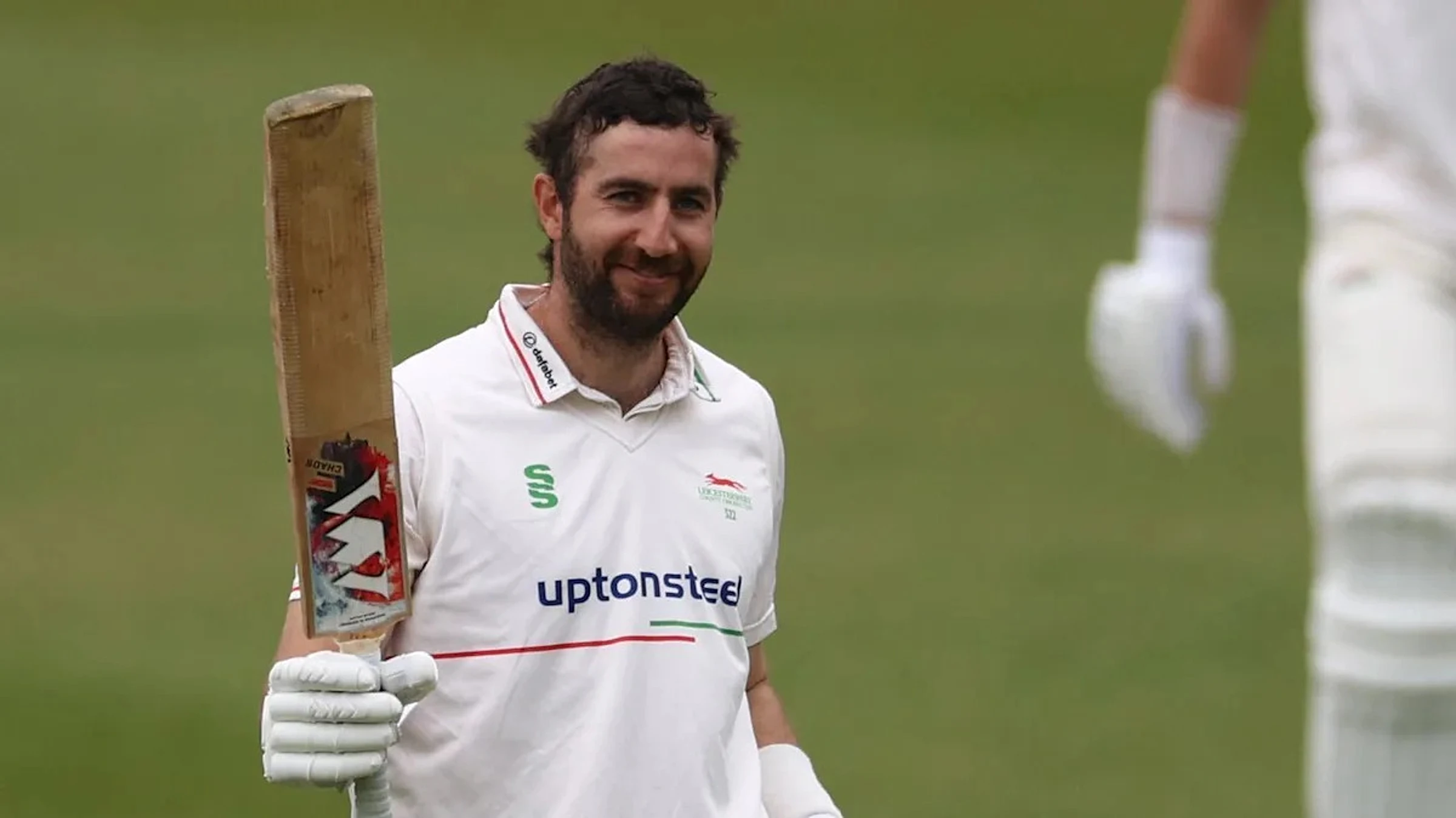 Notts close in on win over Leics despite Eskinazi ton