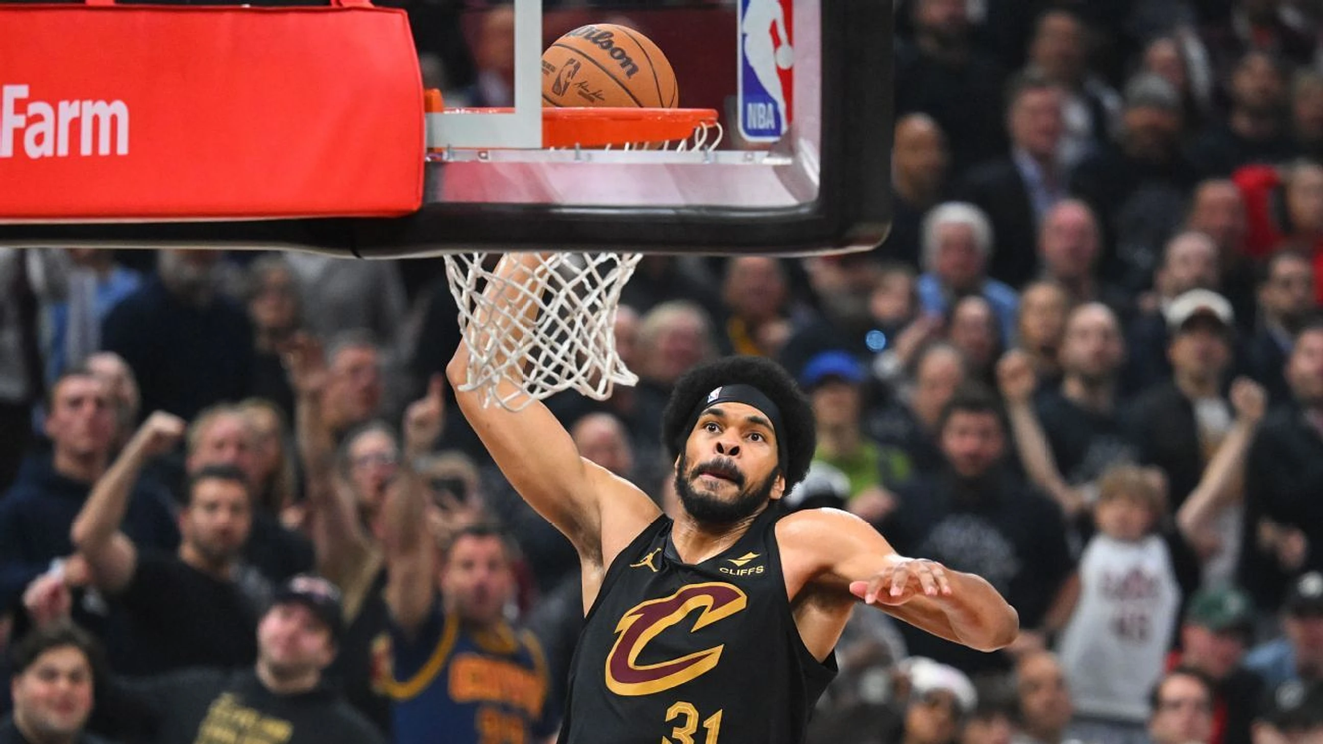 Cavs close out Raptors in 7 behind Allen's 22-19