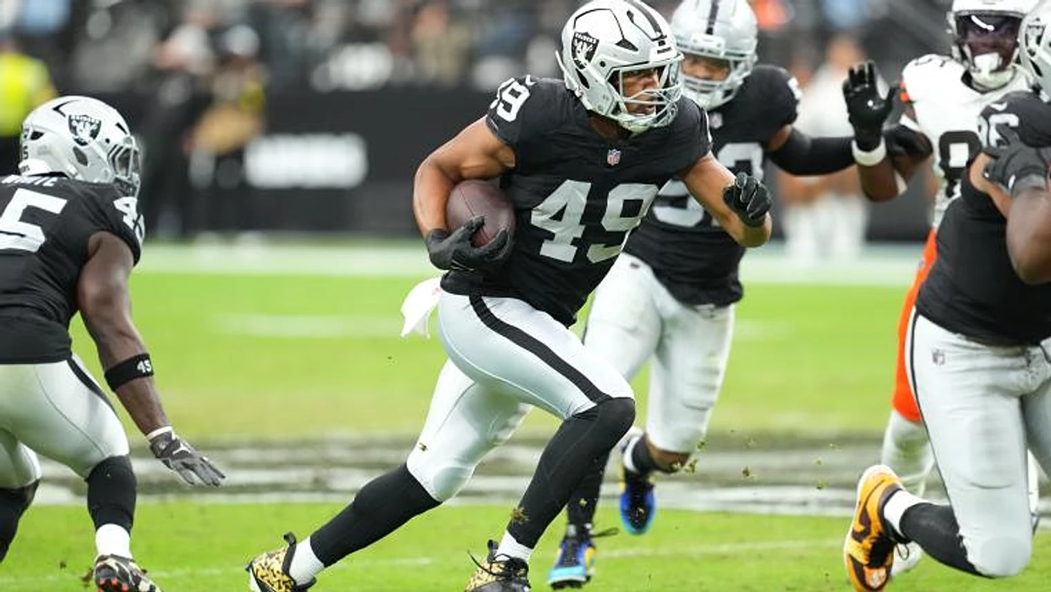 Raiders part ways with 18-game starter to make room for undrafted rookie signings