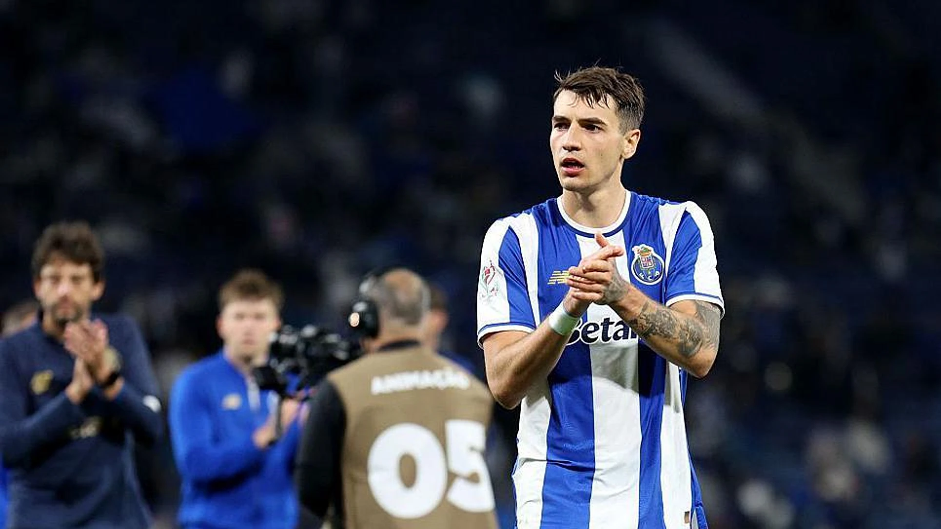 Porto announce triggering of option to buy Kiwior