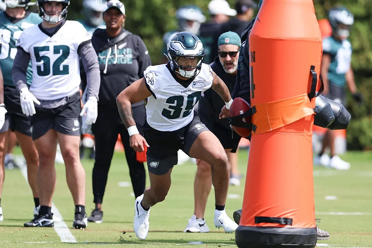 Eagles sign rookie LB Isiah King after tryout, waive DB Tucker Large