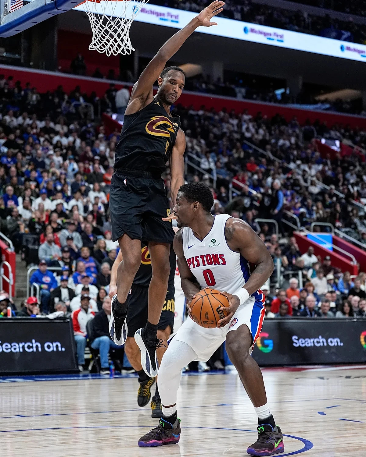 Jalen Duren late dunks power Pistons past Cavs in Game 1 of second round