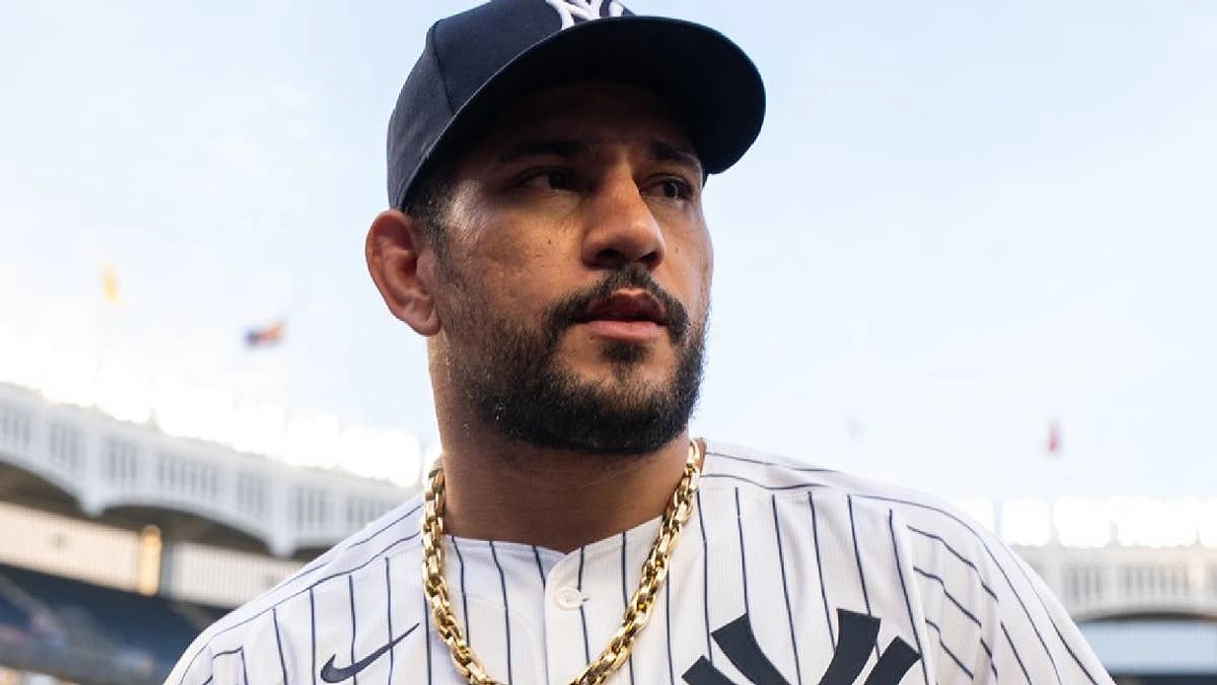 Alex Pereira throws out first pitch at Yankees game | Video