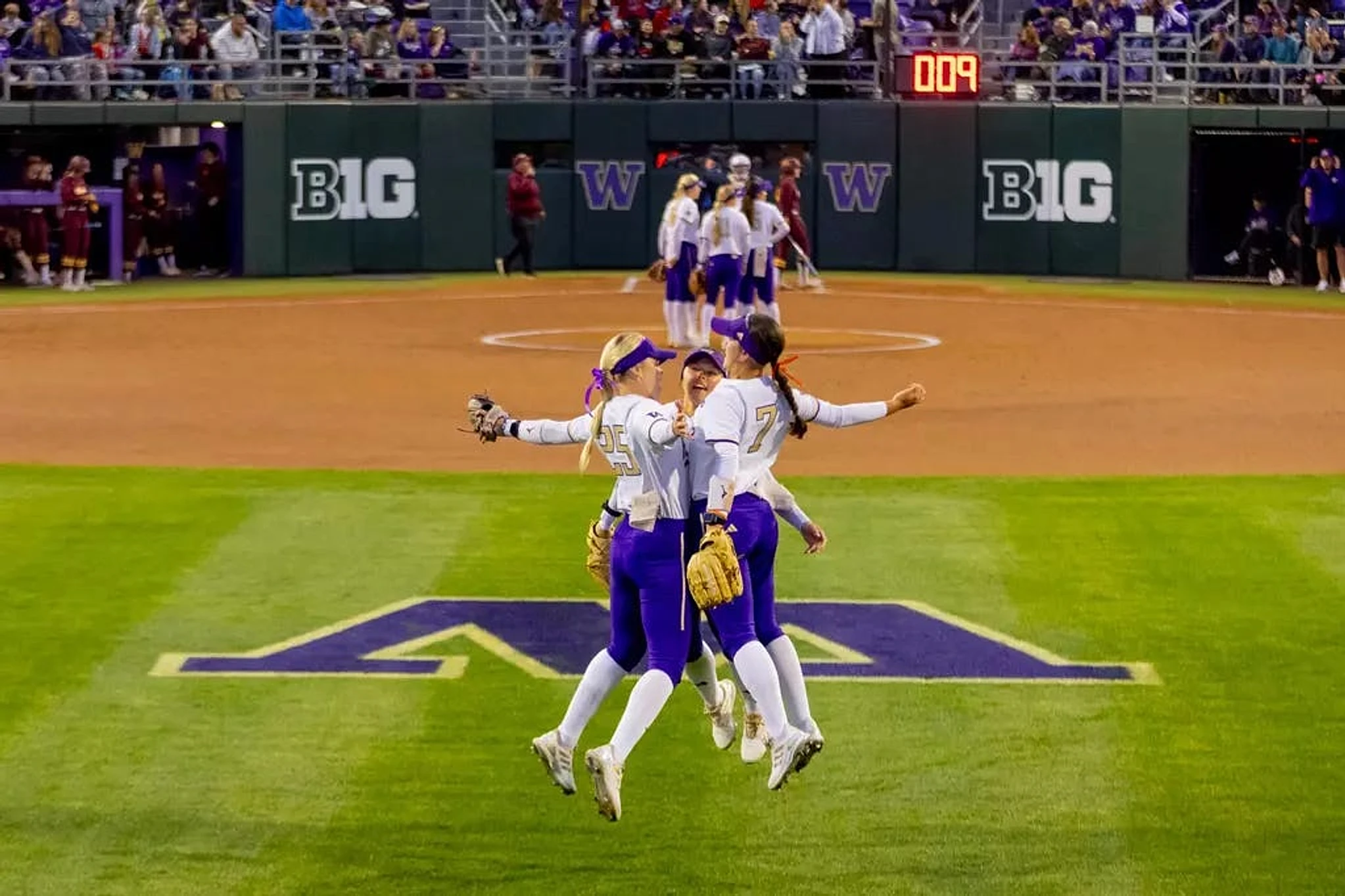 Washington softball vs Minnesota live updates: Scores, highlights