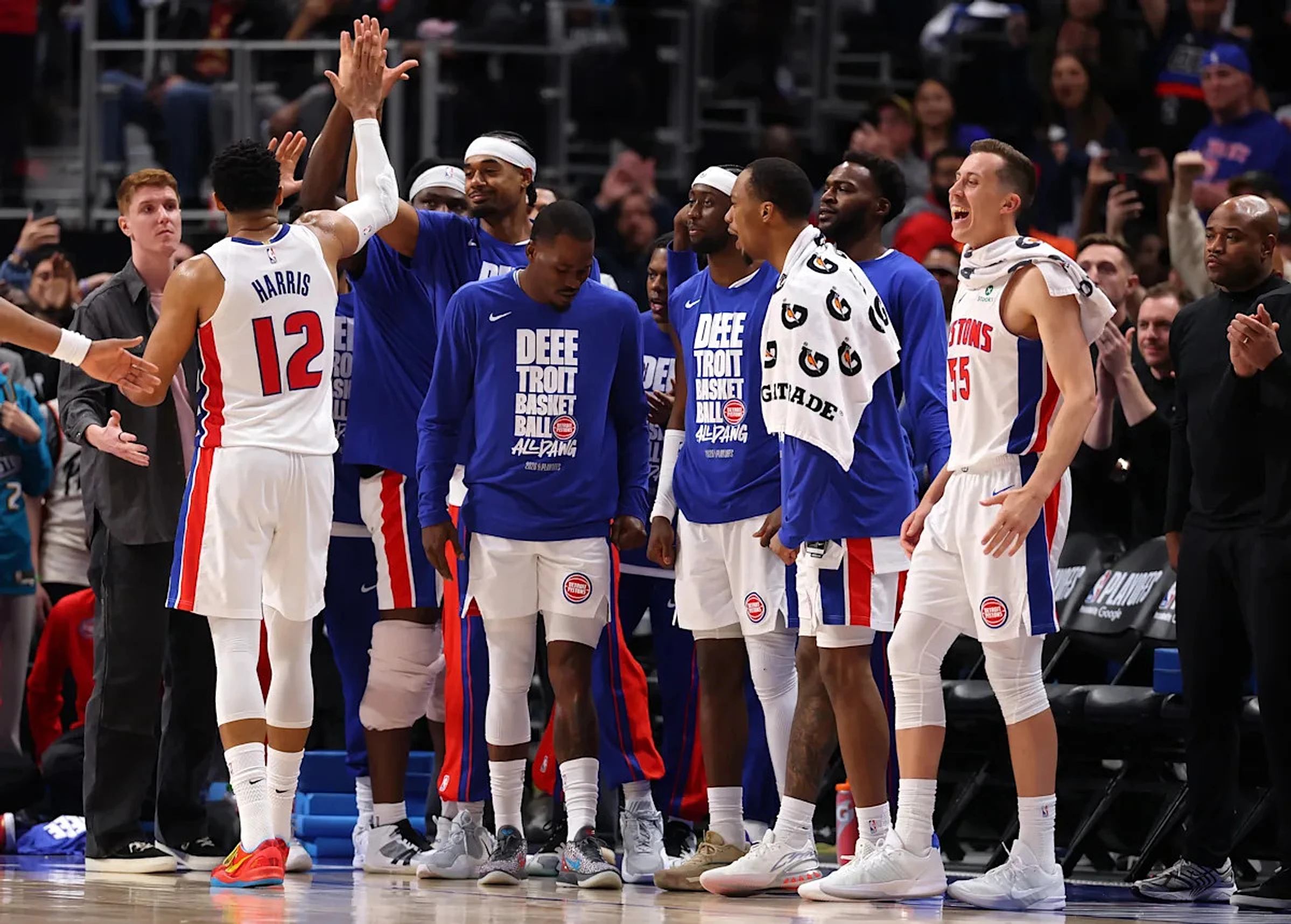 Pistons hold off Cavaliers in Game 2 to take 2-0 series lead