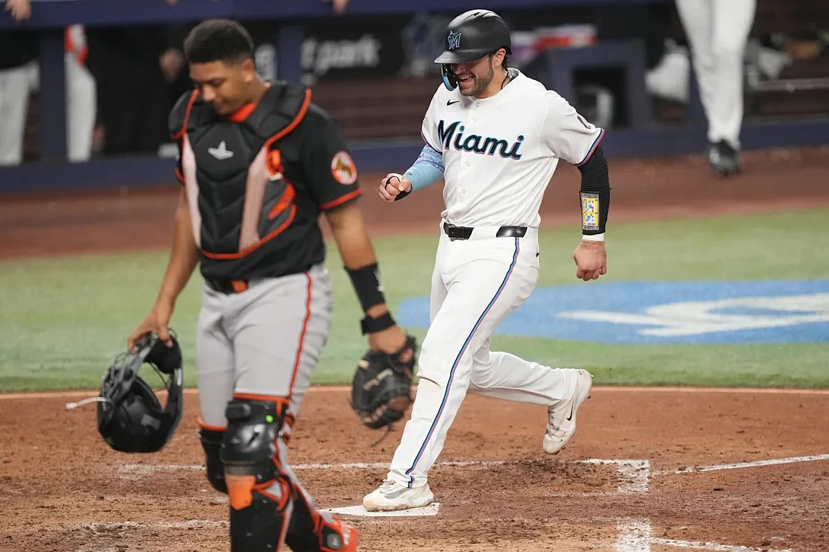 Marlins walk off Orioles on 9th-inning error in 4-3 loss