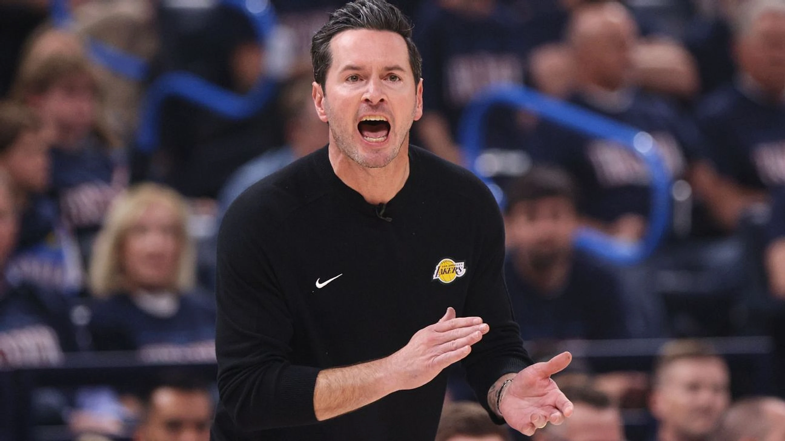 Lakers' Redick rips refs; Reaves takes issue, too