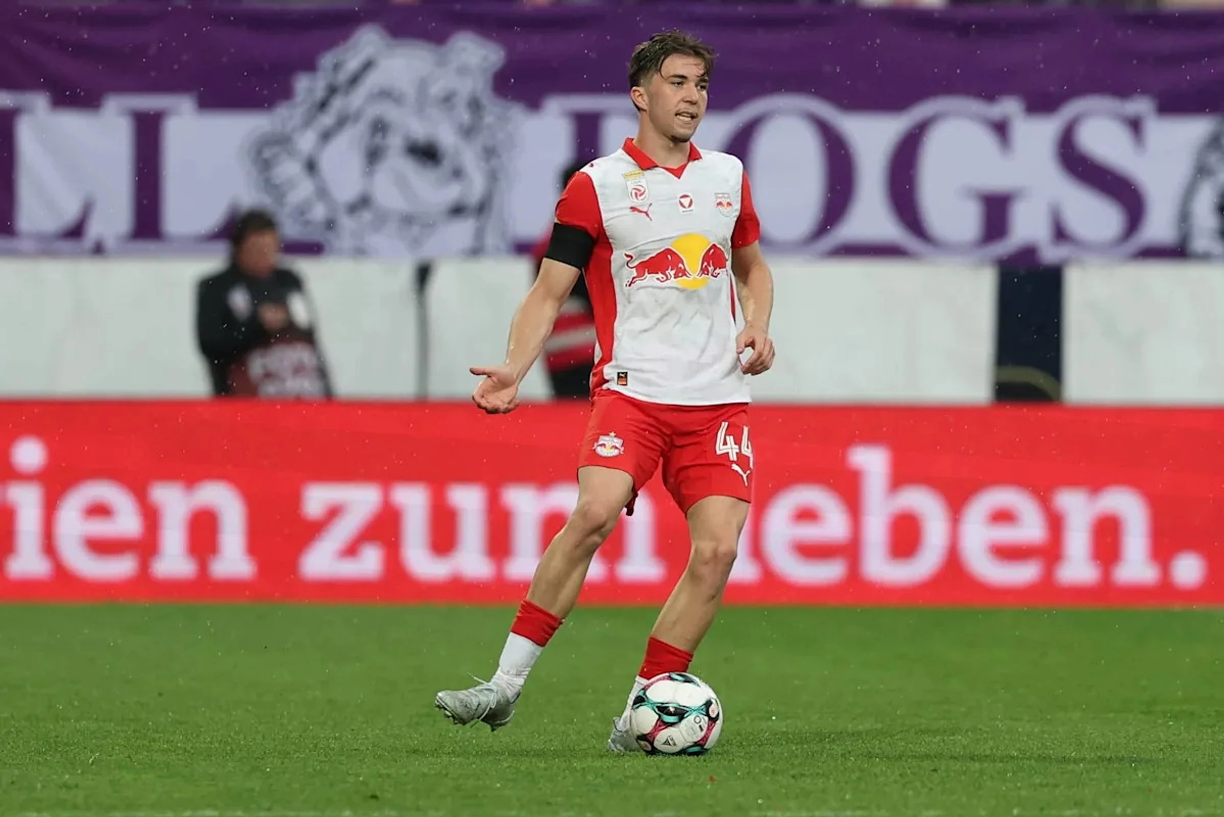 Report: Leeds United facing major battle to sign top transfer target
