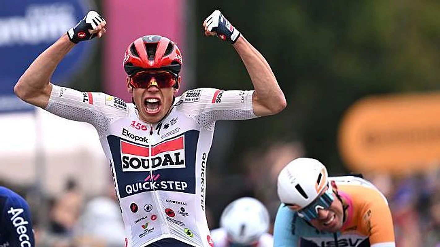 Magnier wins Giro opener after sprint crash chaos