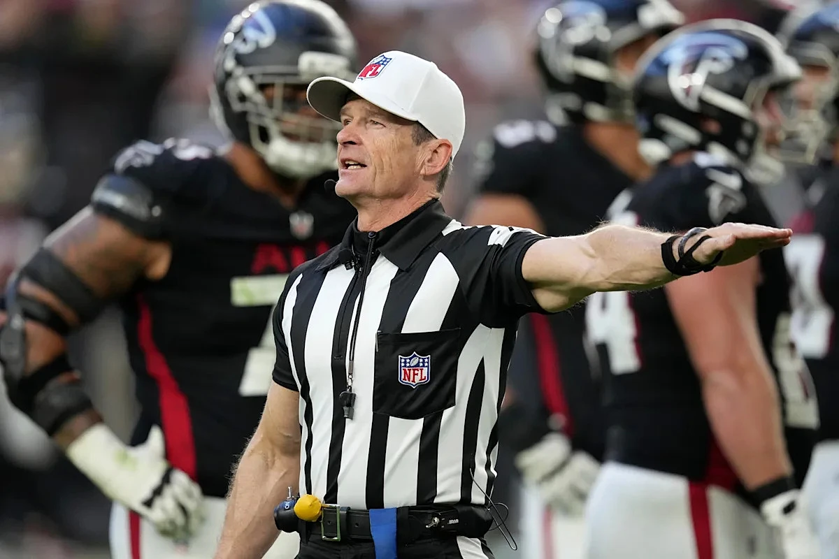 NFL and referees agree on a 7-year collective bargaining agreement, avoiding potential work stoppage