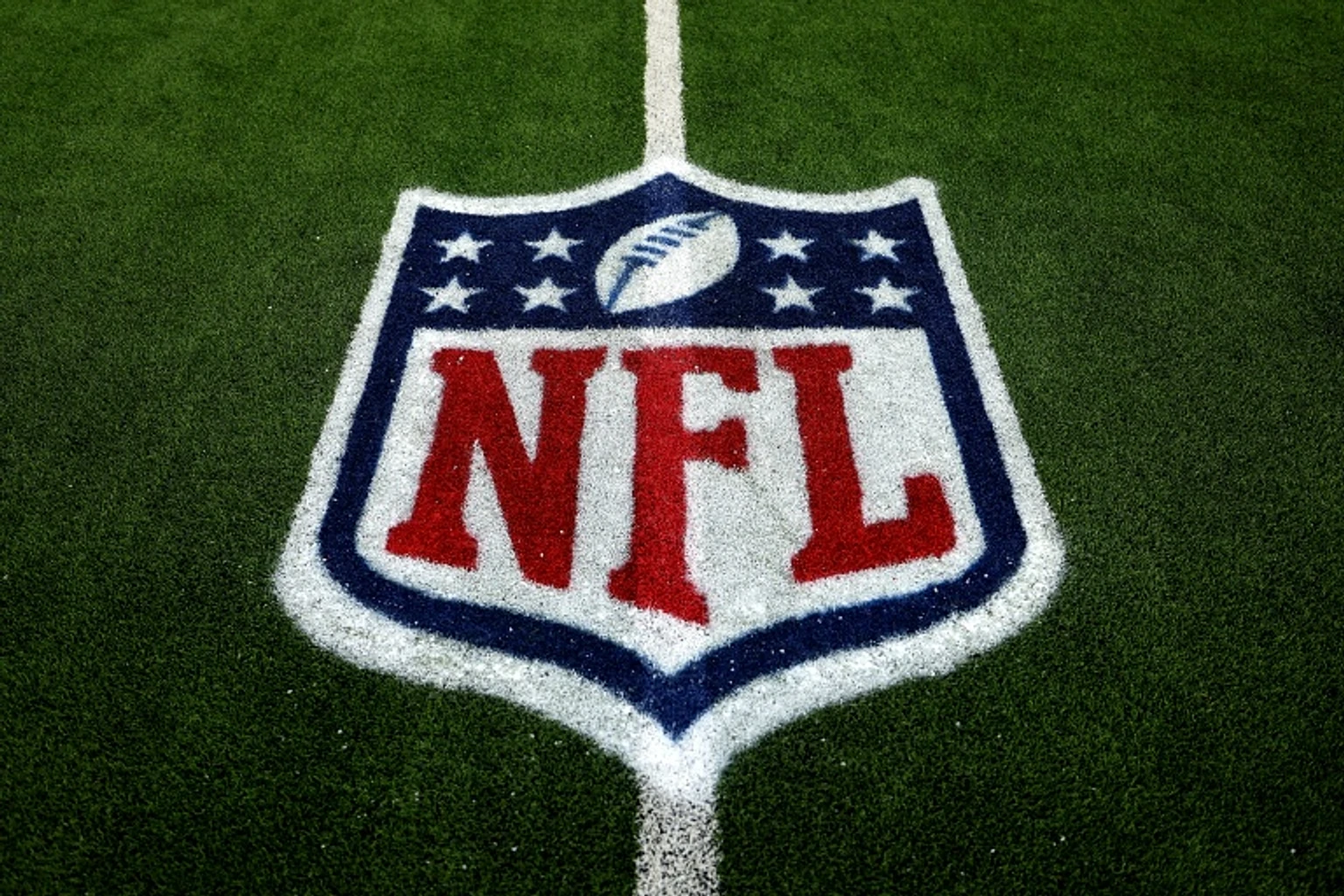 NFL reaches seven-year deal with referees