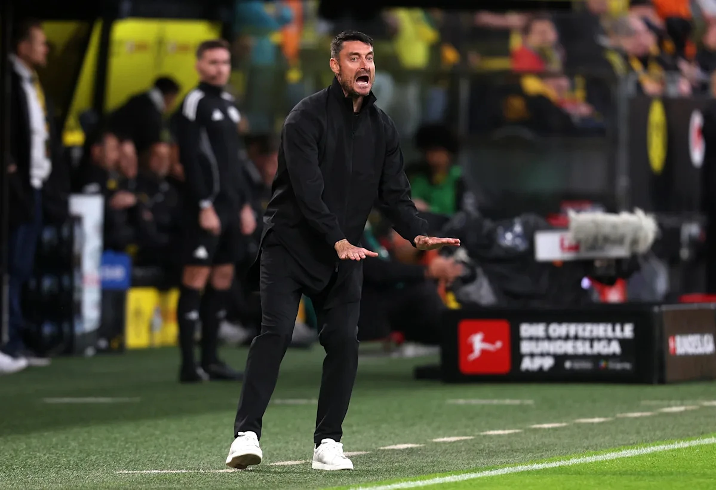 Riera's effort off target? BVB undo Frankfurt in four minutes