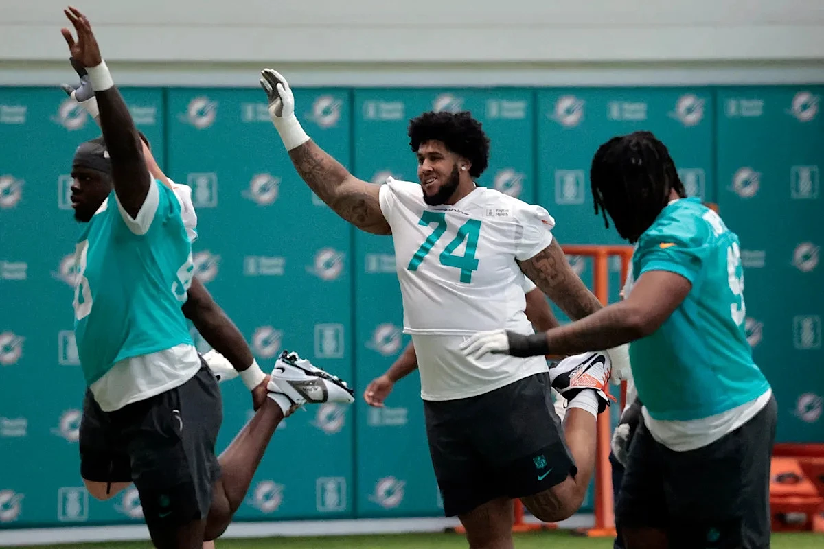 Top Dolphins rookies Kadyn Proctor, Chris Johnson can be foundational pieces