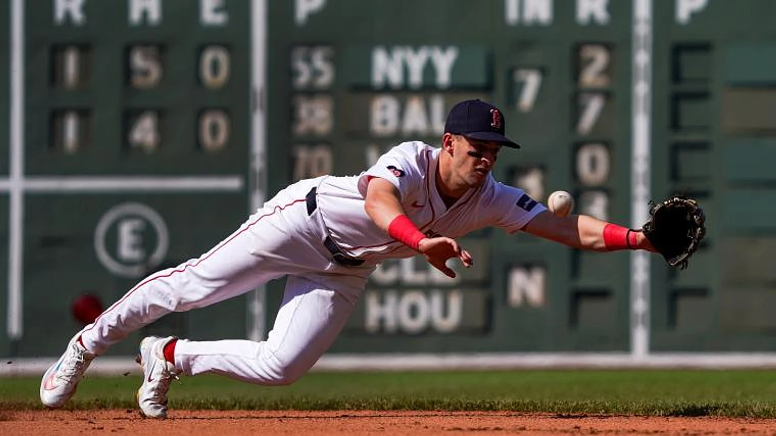 Tigers re-sign former Red Sox, Mets shortstop after two-game stint