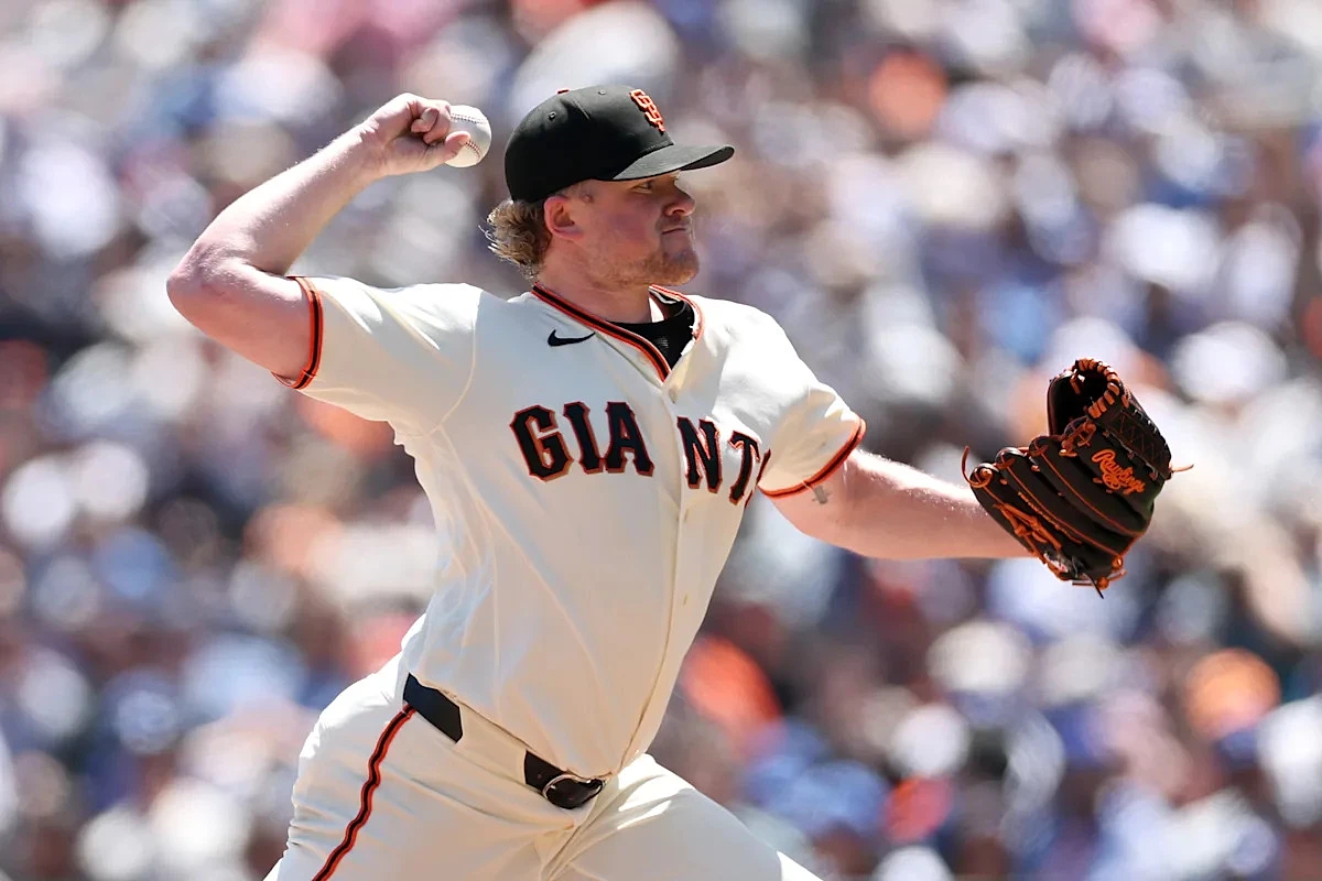 Giants ace Logan Webb goes on 15-day IL with right knee bursitis, ending consecutive start streak