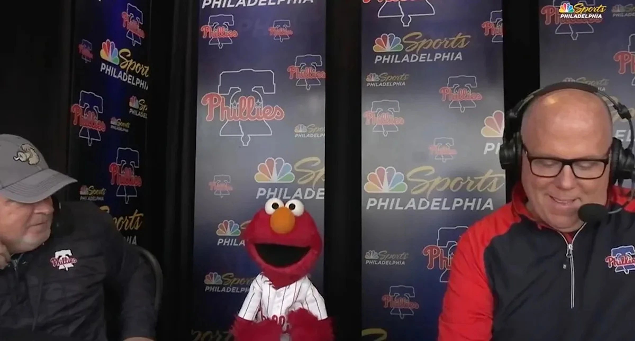 Elmo delivers electric commentary on Phillies broadcast