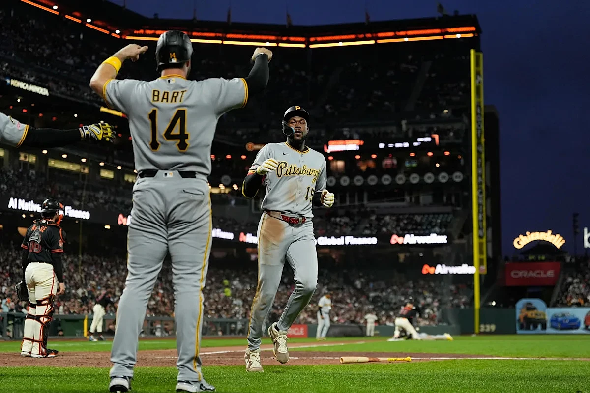 Pirates get a season-high 20 hits and beat the Giants 13-3