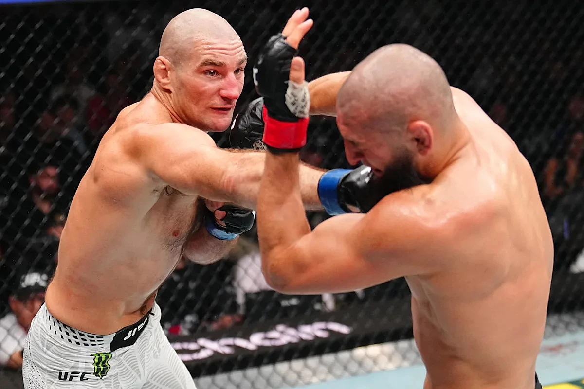 Sean Strickland stuns Khamzat Chimaev with split decision victory to reclaim title in UFC 328 main event