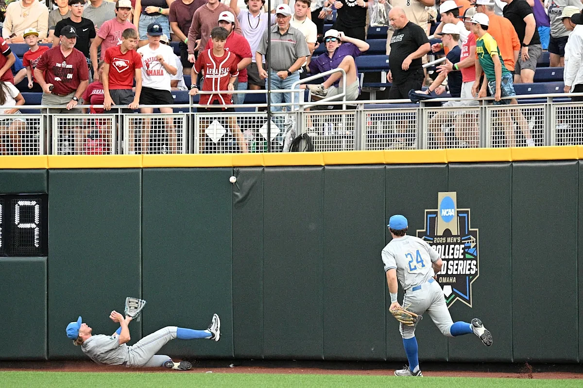 No. 1 UCLA baseball loses first conference game of the season