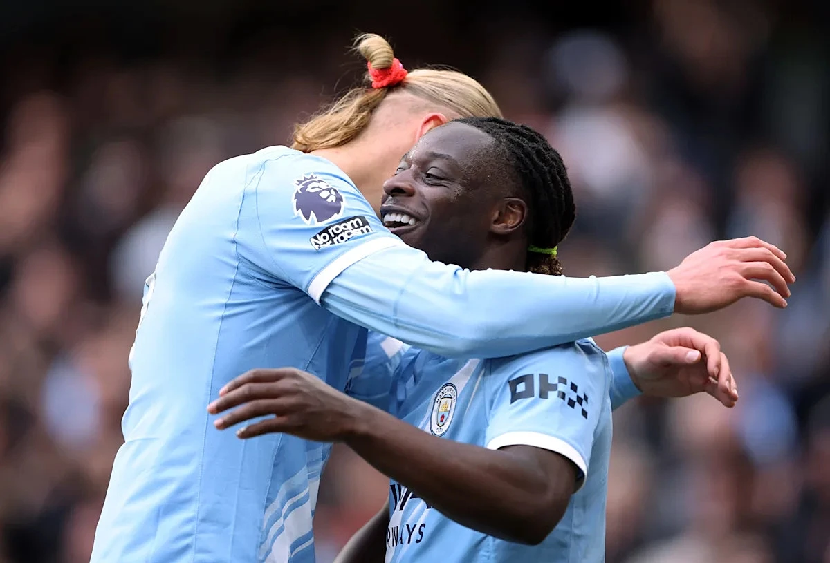 Premier League Team of the Week: Raya, Xhaka, Doku