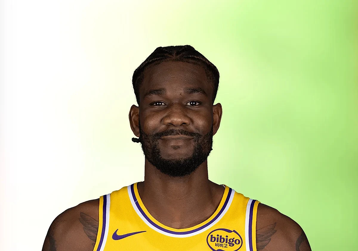 Deandre Ayton’s signature soft touch around the basket …