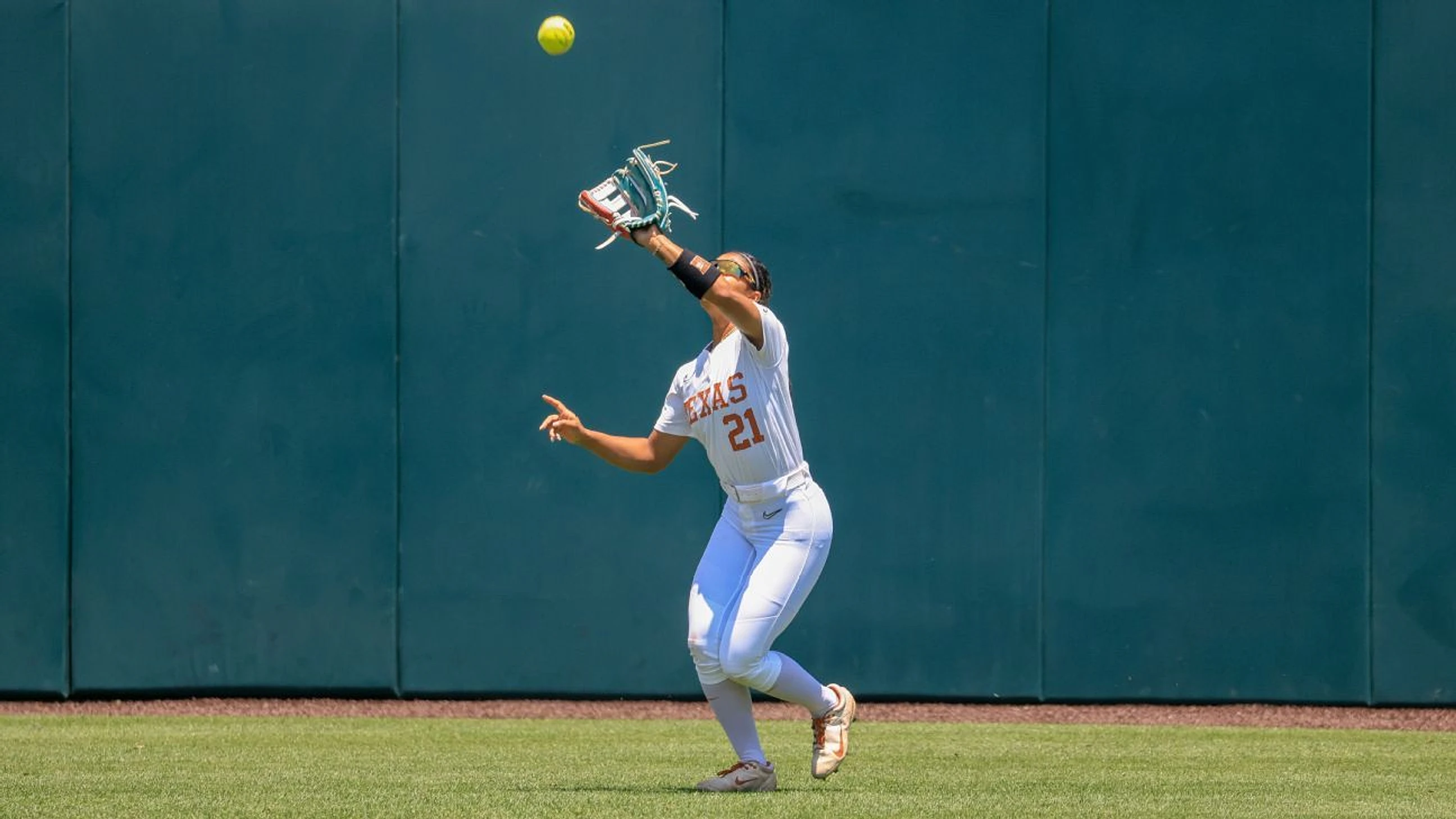 College softball 2026: NCAA tournament scores, sch...
