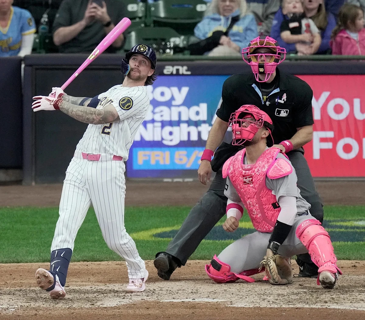 Brewers' social media erupts after Brice Turang's Mother's Day heroics
