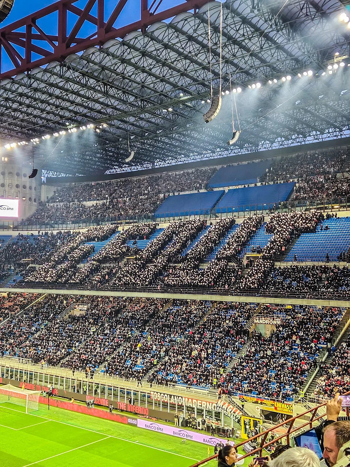Shock protests at San Siro 😱 Curva empties, boos for Furlani and Leao ❌