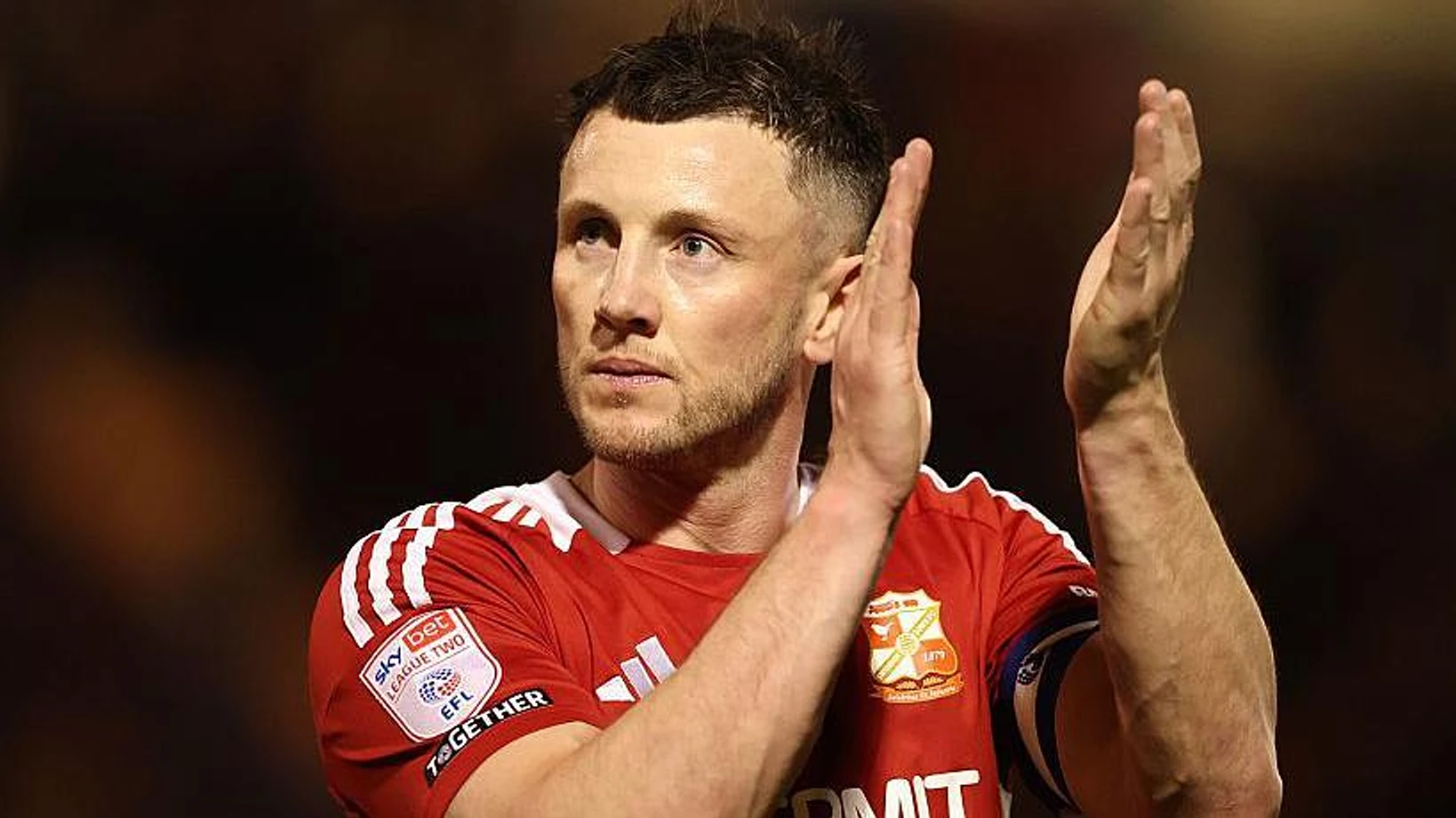 Clarke signs new Swindon contract until 2027