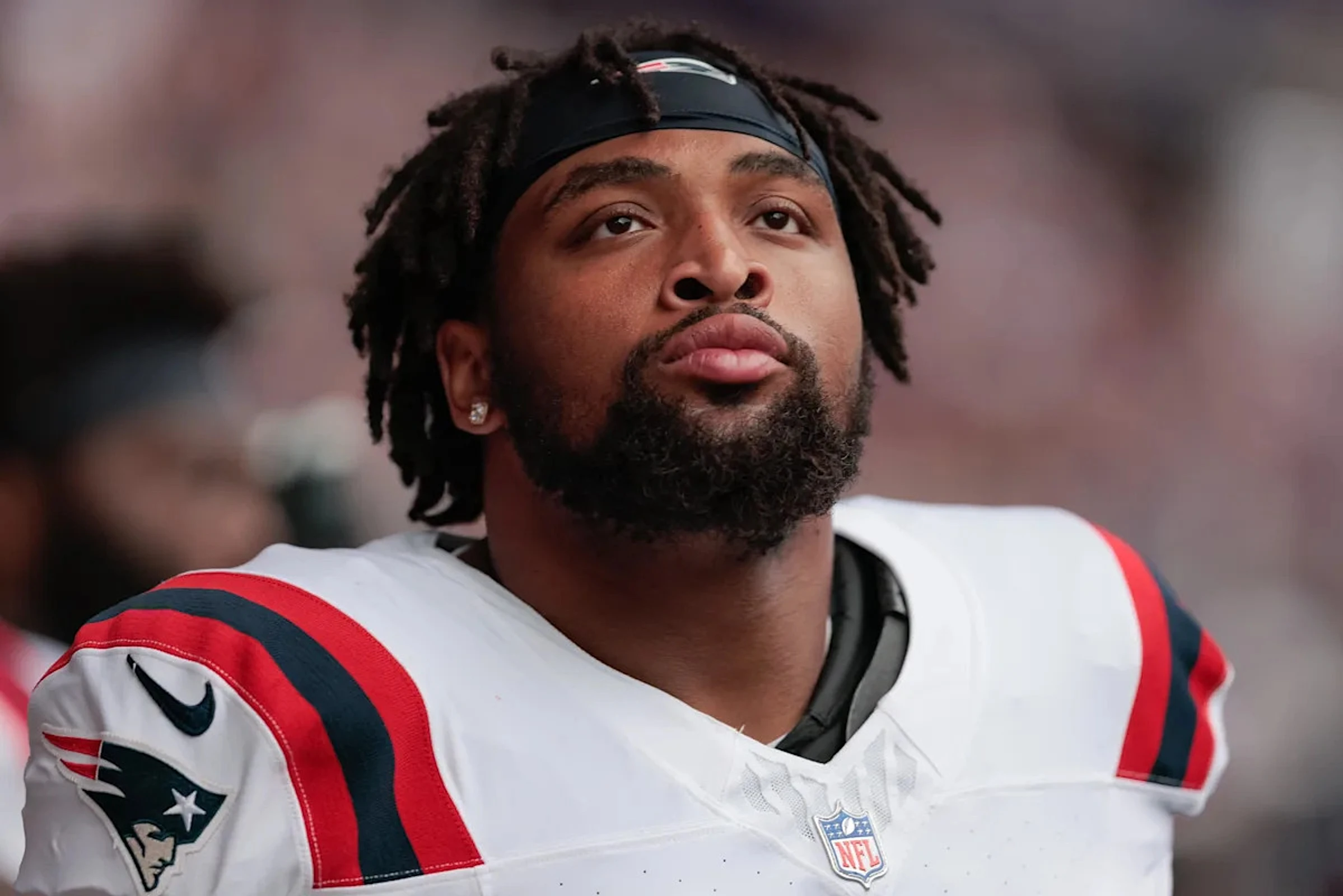 Falcons sign OL Layden Robinson