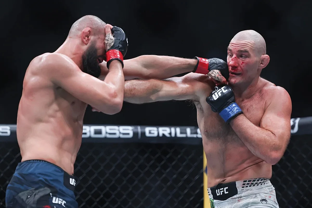 Video: UFC posts pivotal fifth round from Strickland-Chimaev title fight, Khamzat demands immediate rematch