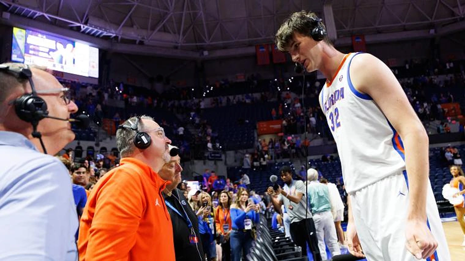 Canadiens' tallest fan is 7-foot-9 college basketball sensation Olivier Rioux