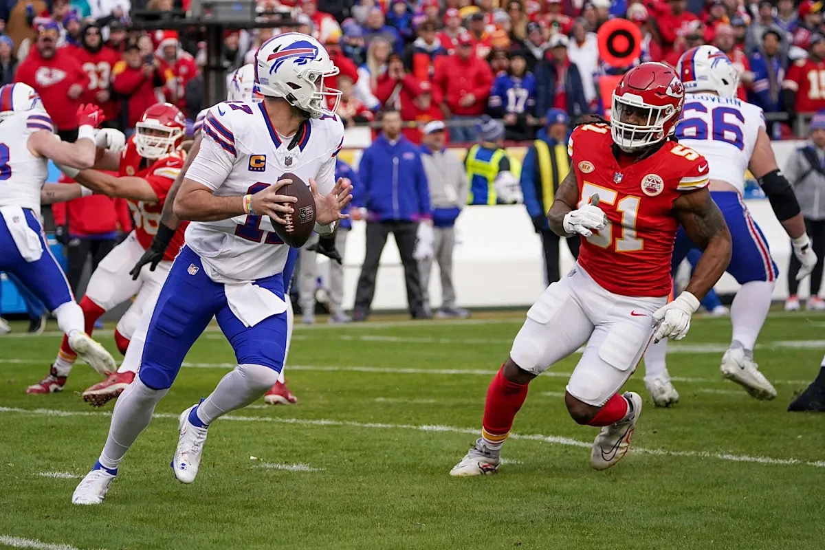 Former Chiefs DL Mike Danna signs a one-year deal with the Bills