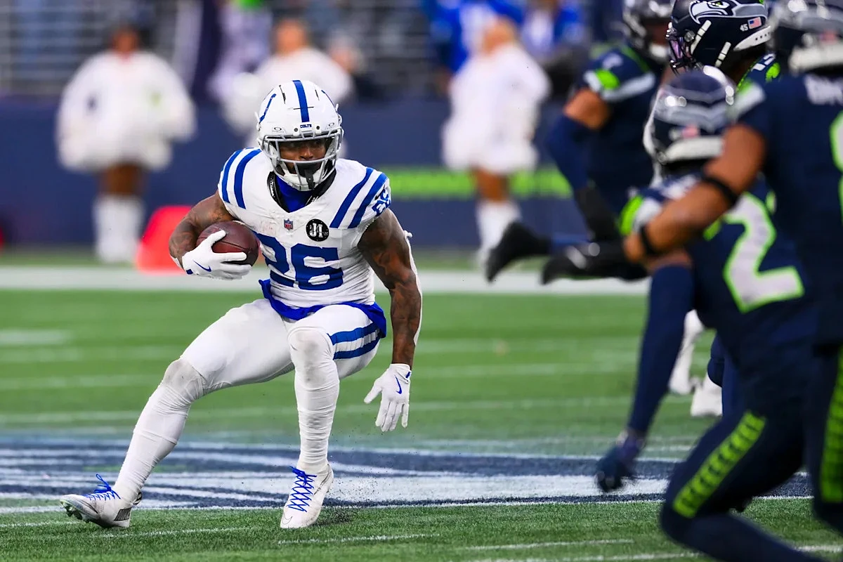Former Colts free agent running back signs with AFC South rival