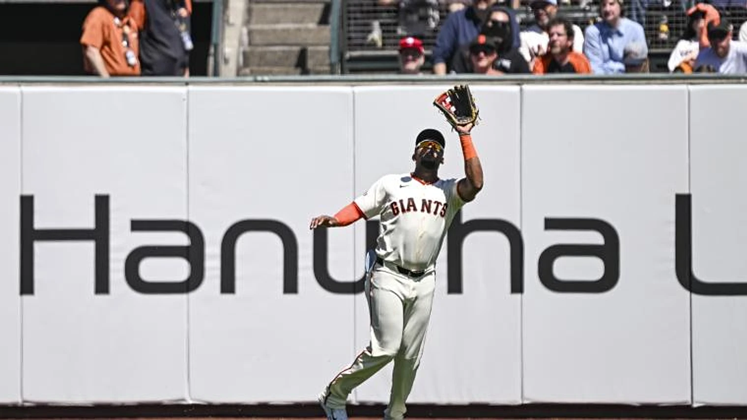 Giants' .406 OPS bust drawing interest from MLB and NPB teams in Japan